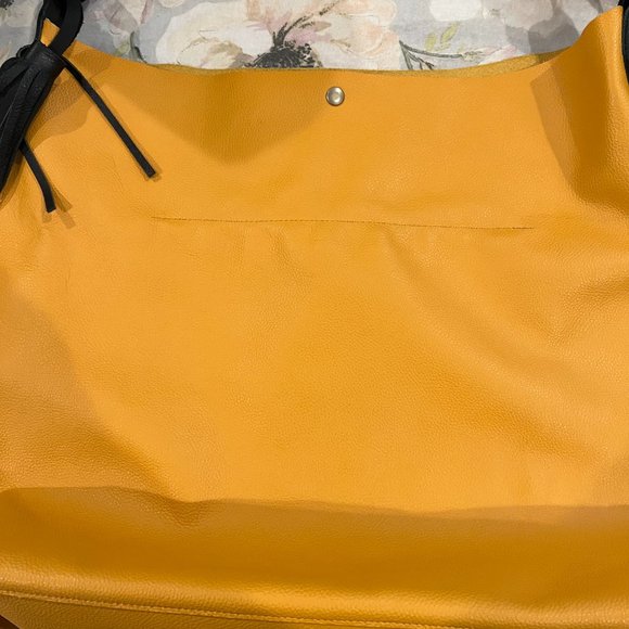 Women's Handbag - Picture 2 of 11